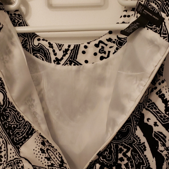 Ladies dress - Picture 6 of 7